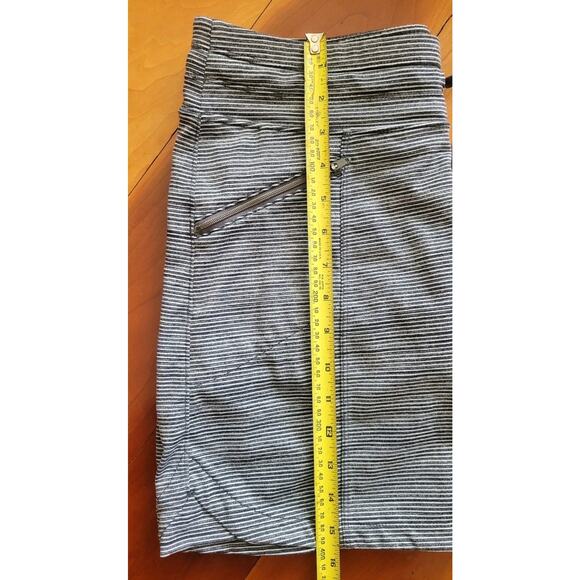 ATHLETA Mini Skirt Skort Gray Striped Small Pickle Ball Tennis - Picture 4 of 8